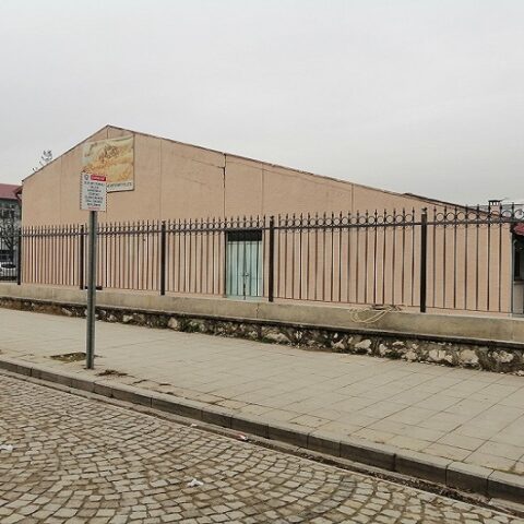 Düzce Endüstri Meslek Lisesi – Perforje Dış Duvar Üstü Korkuluk Projesi